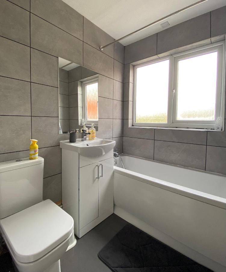 Modern 2 Bed Apartment & Free Parking Canterbury Exteriér fotografie