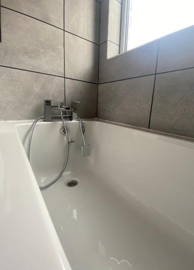 Modern 2 Bed Apartment & Free Parking Canterbury Exteriér fotografie