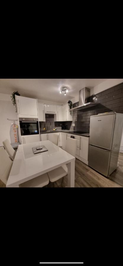 Modern 2 Bed Apartment & Free Parking Canterbury Exteriér fotografie